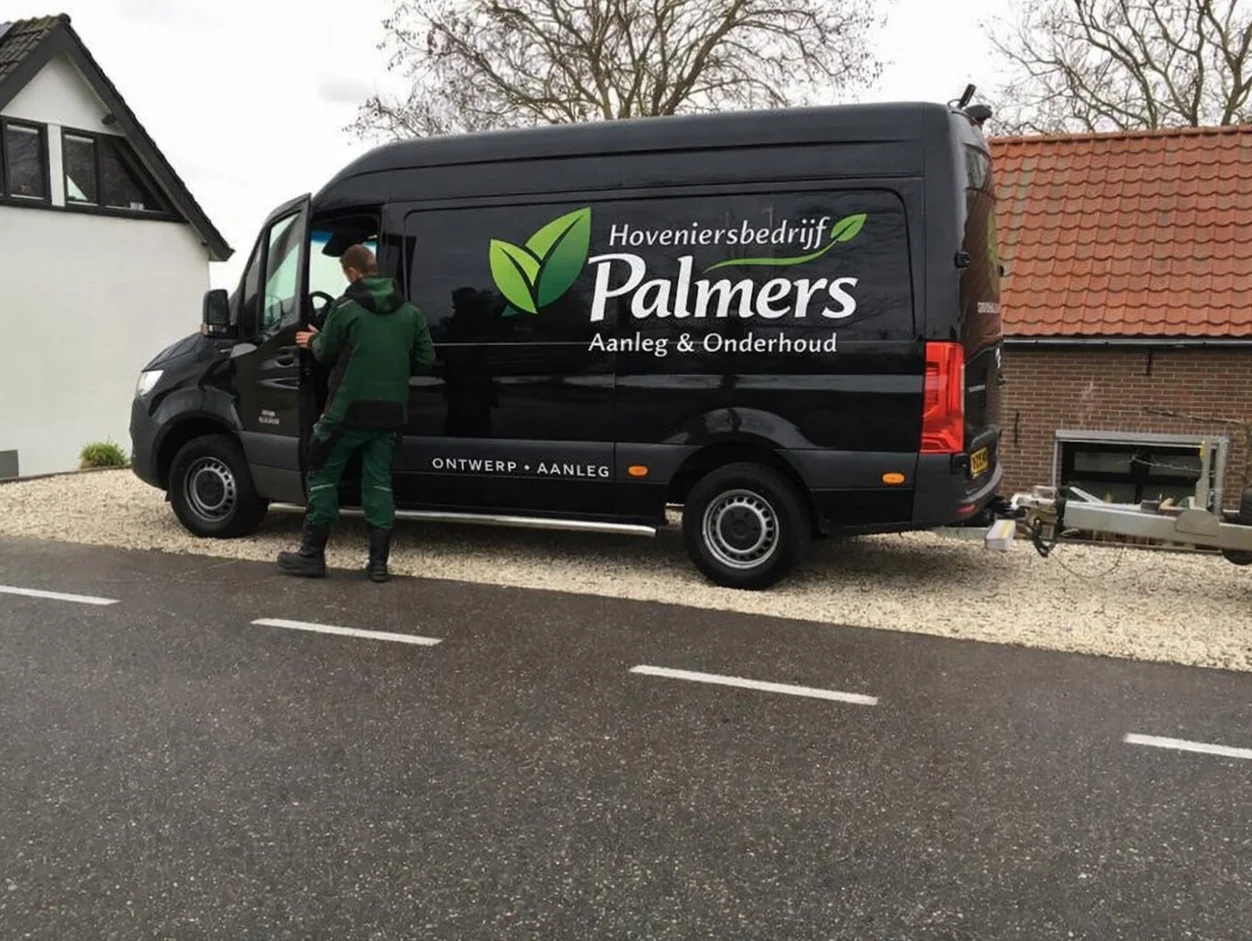 Palmers bedrijfsbus op locatie