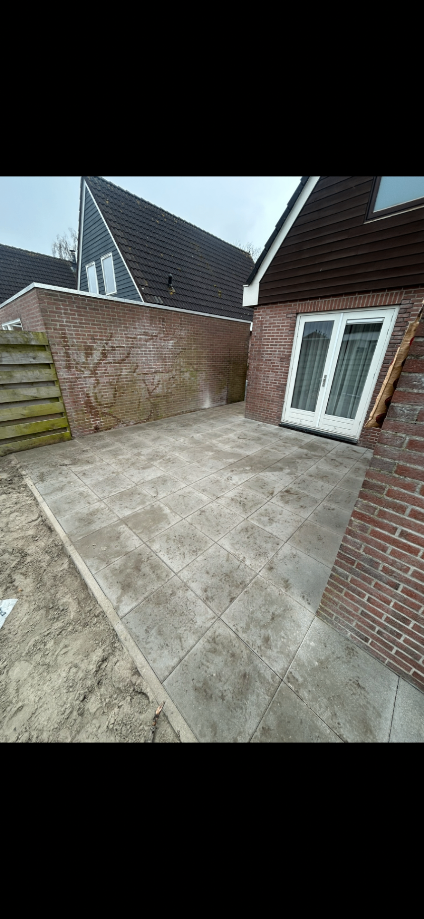Nieuw terras met keramische tegels